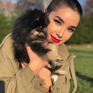 Meet your Posher, Laura